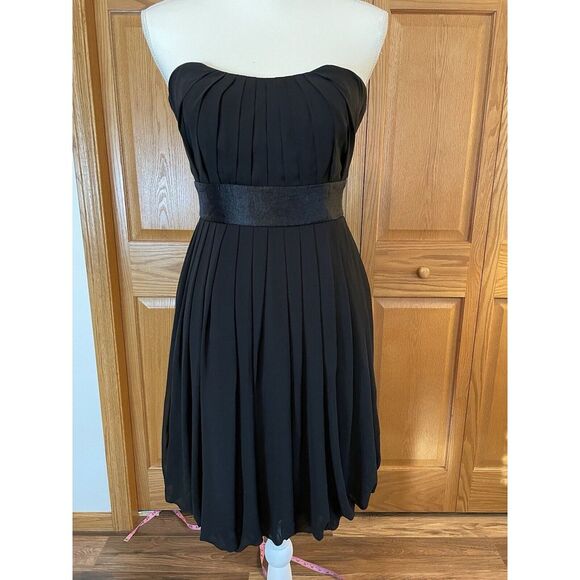 WHITE HOUSE BLACK MARKET SZ 0 BLACK PLEATED STRAPLESS COCKTAIL DRESS BUBBLE HEM‎ - Picture 1 of 13